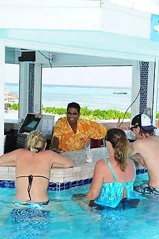 *** Hotel Morritts Grand Resort East End Kaaiman-eilanden